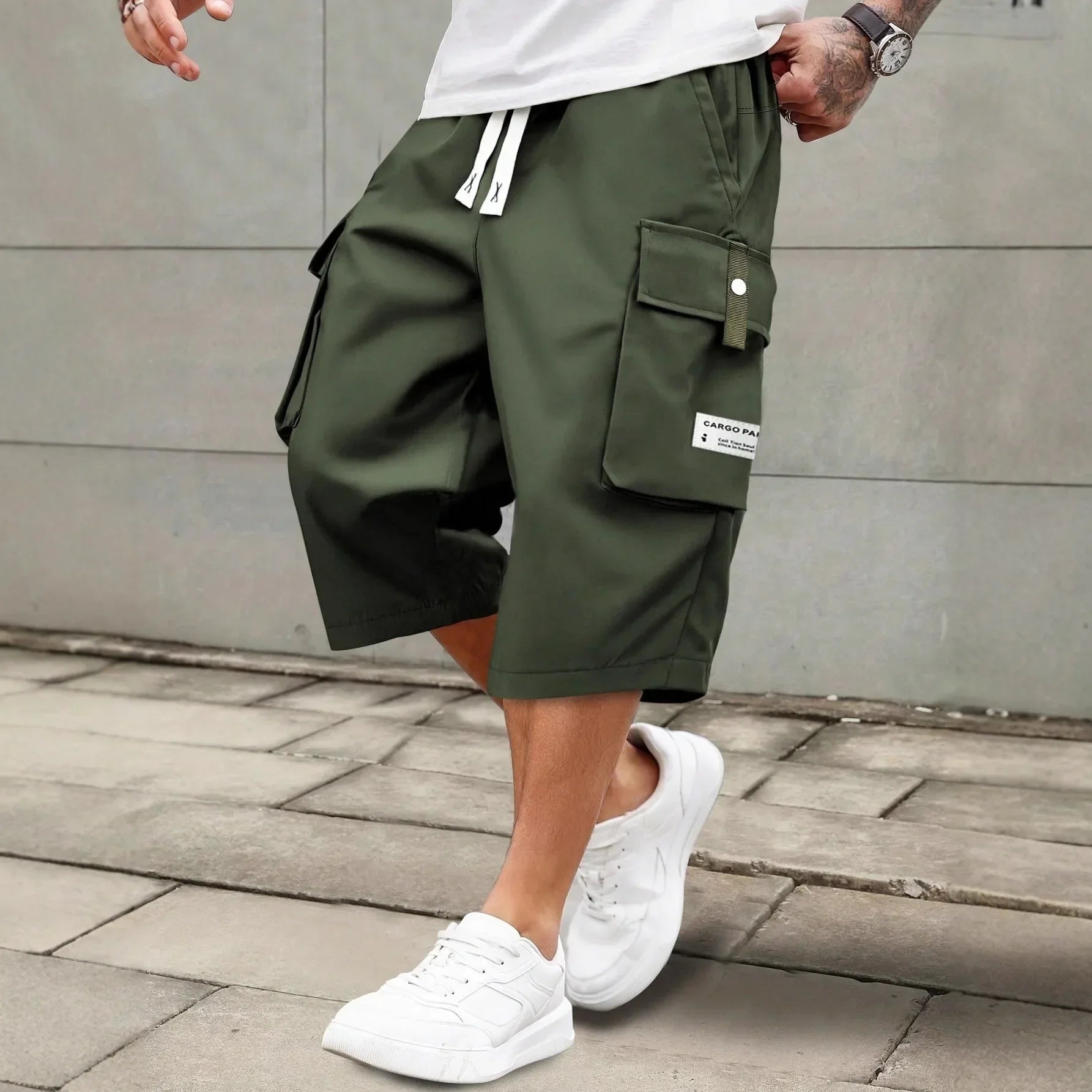 Chicago™ Cargo Shorts with a Comfortable Fit and an Extended Length