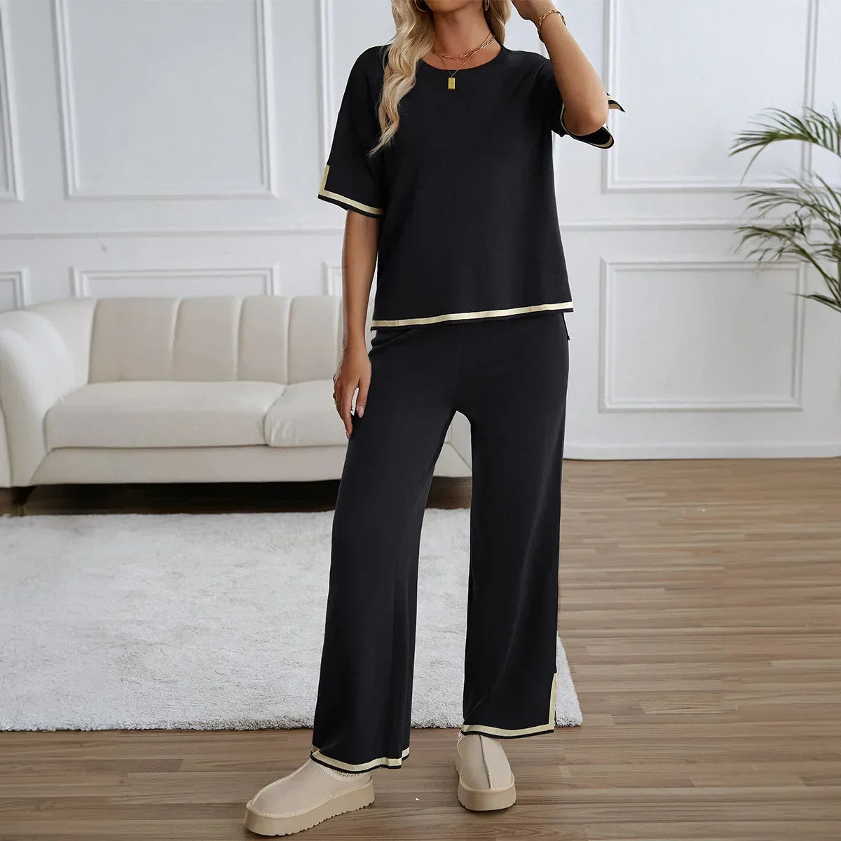 Classy™ Set in Premium Knit with Contrasting Details / For Those Who Value Comfort with a Refined Touch!