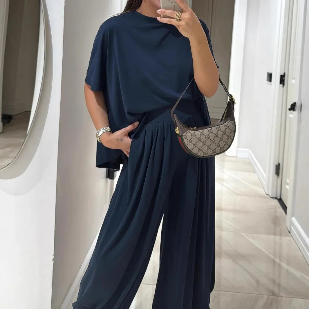 Vellune™ Set with a Loose Fit and Sophisticated Feel