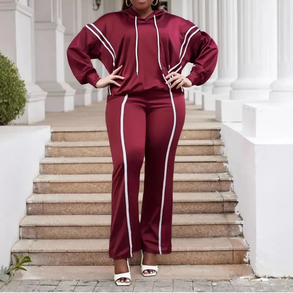 StreamFit™ Set in a Cozy Premium Sweatshirt with Lengthening Stripes and Loose Fit / A Stylish Look Without Sacrificing Comfort!