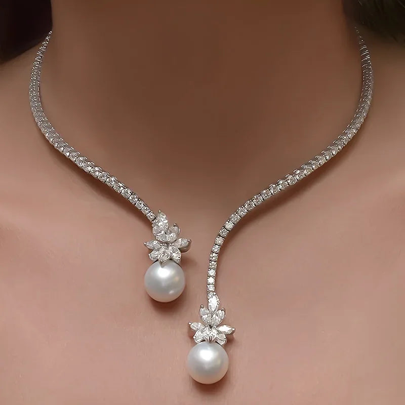 Elegant Necklace with Pearl Blossom Pendant / Vintage Radiance for Timeless Moments