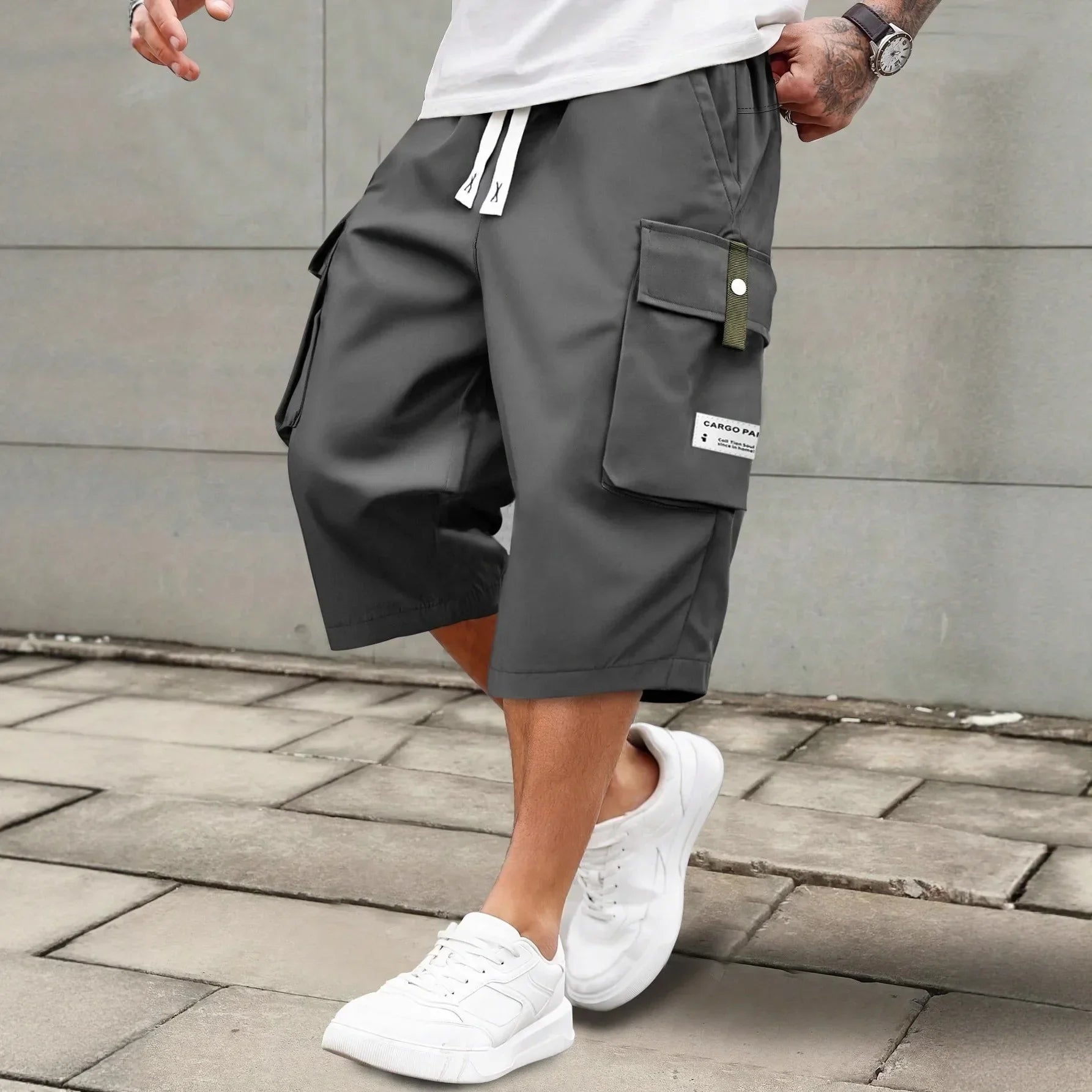Chicago™ Cargo Shorts with a Comfortable Fit and an Extended Length