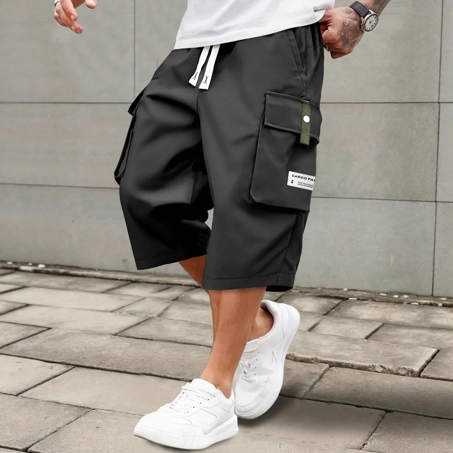 Chicago™ Cargo Shorts with a Comfortable Fit and an Extended Length