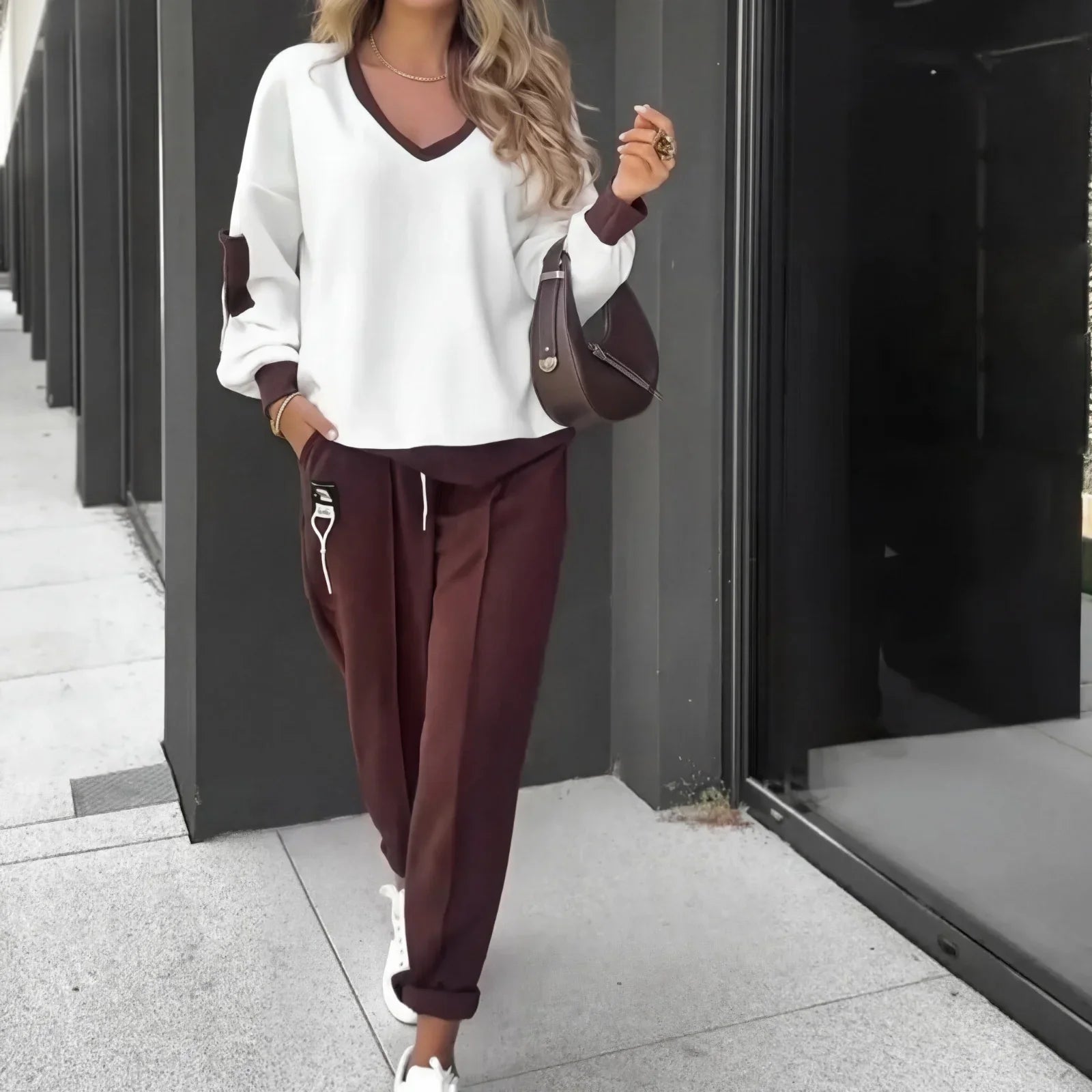 Havana™ Set with V-Neck Top and a Modern Look