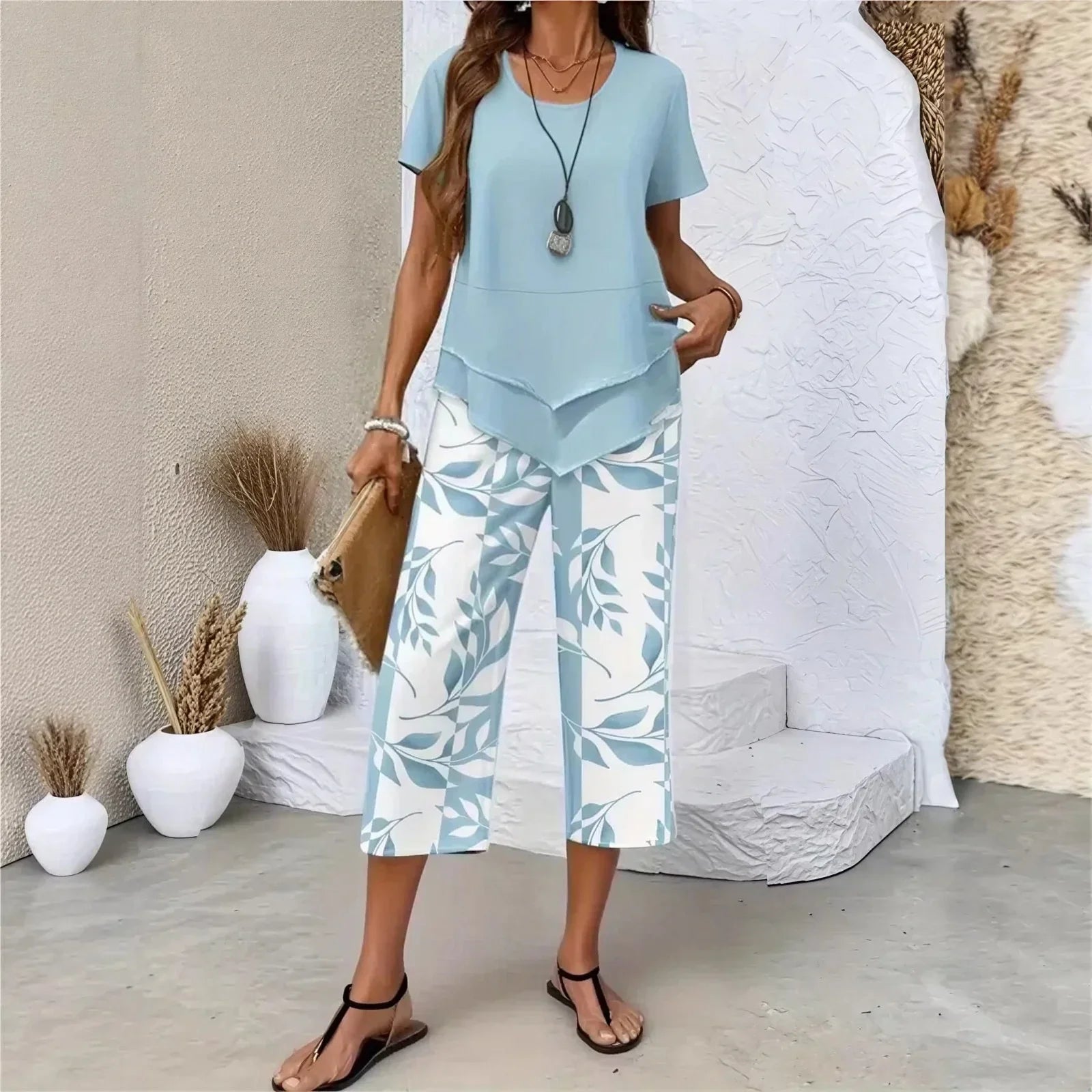 Native™ Set with Layered Top and Printed Capri Pants