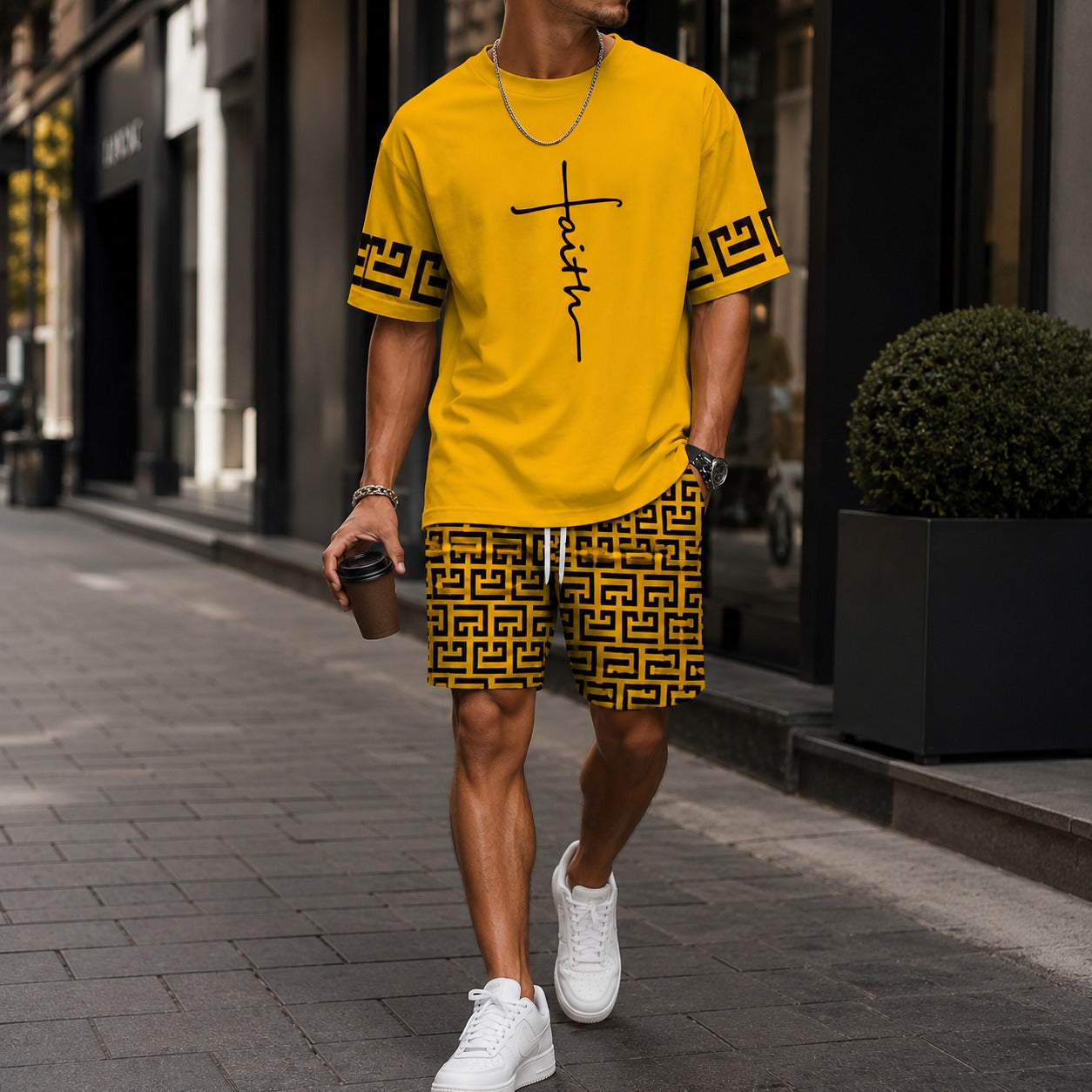 Set Lucento™ with Oversized T-Shirt and Geometric Drawstring Shorts / Bold streetwear with effortless confidence.