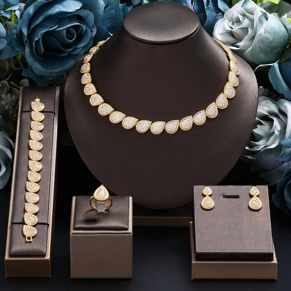Majestia™ 4-Piece Set / Royal Brilliance for Every Celebration
