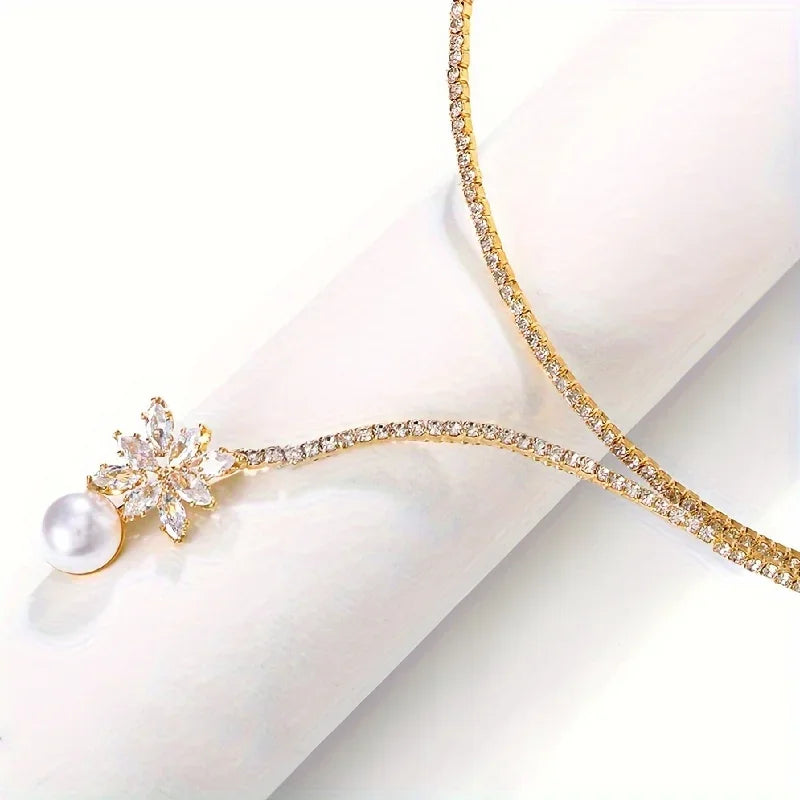 Elegant Necklace with Pearl Blossom Pendant / Vintage Radiance for Timeless Moments