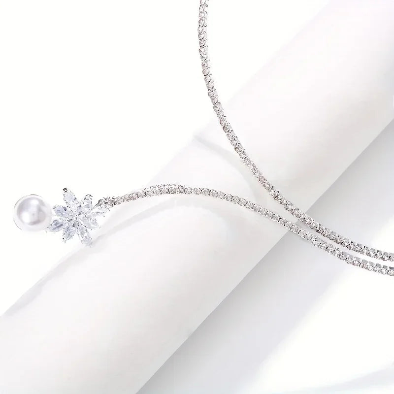 Elegant Necklace with Pearl Blossom Pendant / Vintage Radiance for Timeless Moments