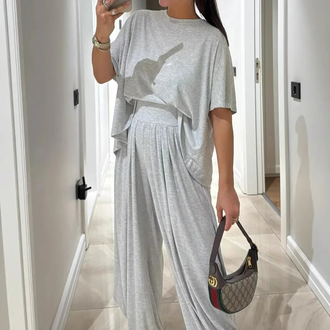 Vellune™ Set with a Loose Fit and Sophisticated Feel