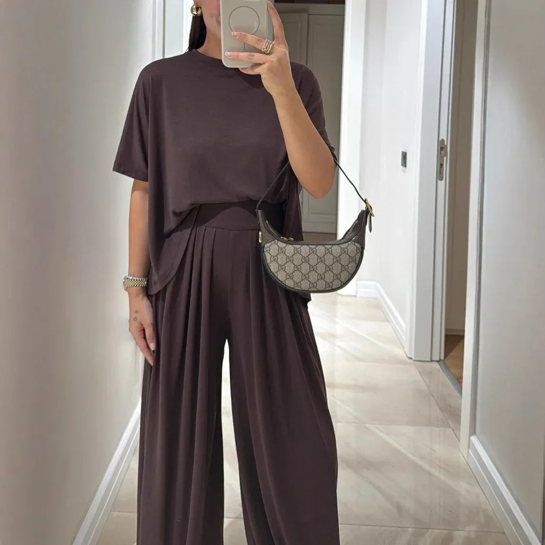 Vellune™ Set with a Loose Fit and Sophisticated Feel