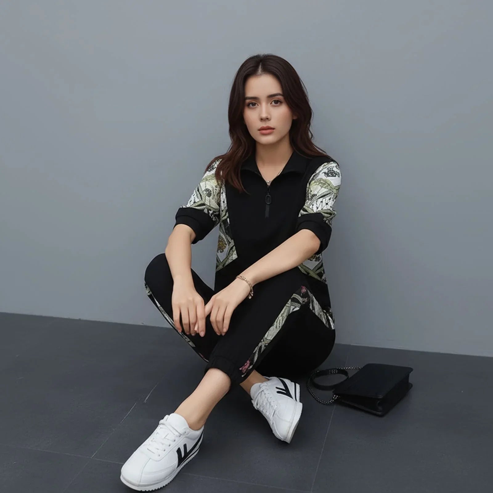 Mosaic™ Set with Zipper Collar and Contrasting Print / Art, Movement, and Comfort in Every Stroke