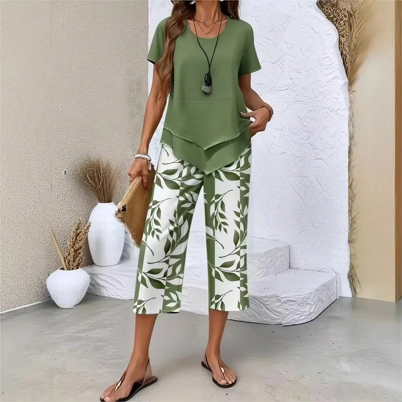 Native™ Set with Layered Top and Printed Capri Pants