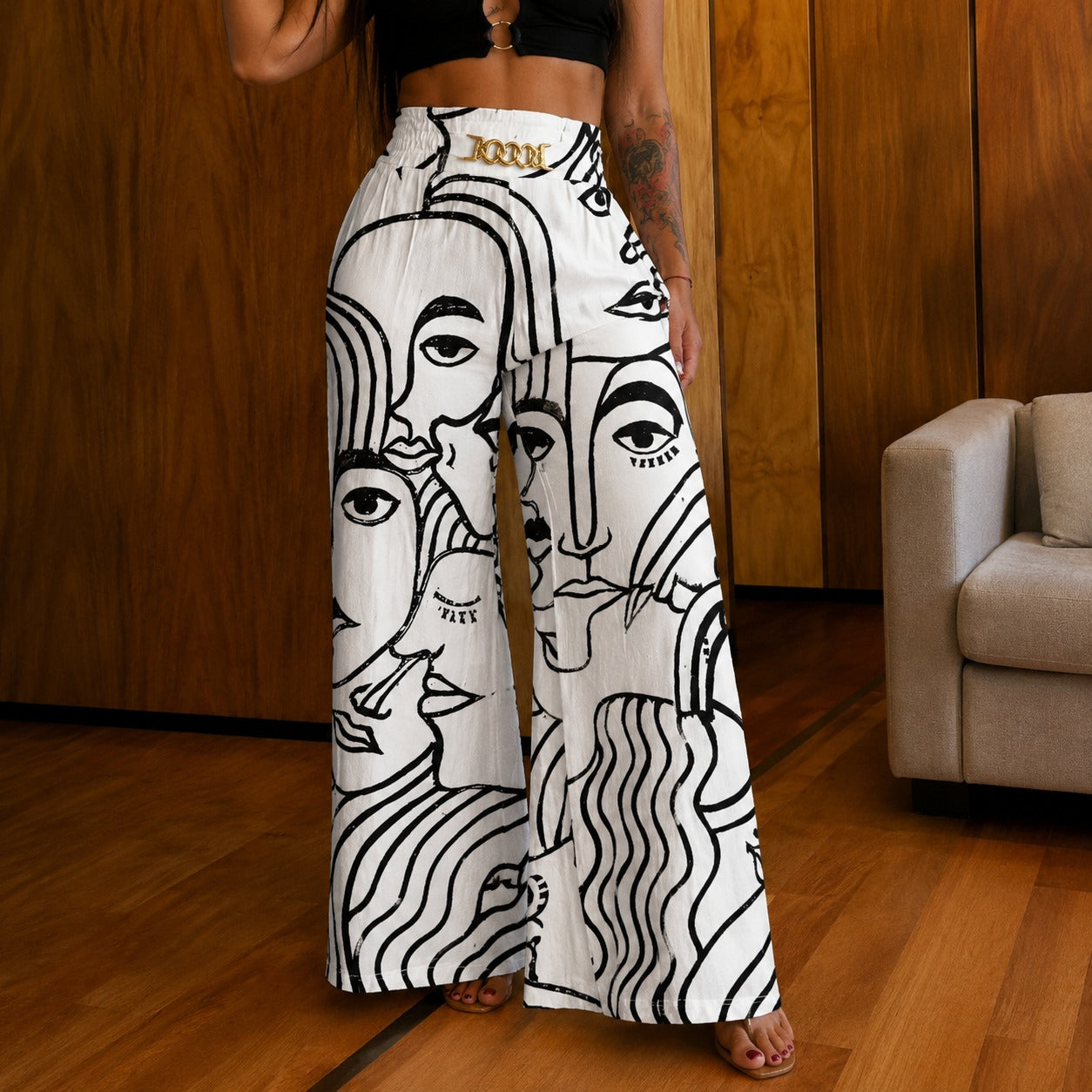 Valencia™ High-Waisted Pants with Exclusive Gold Detail