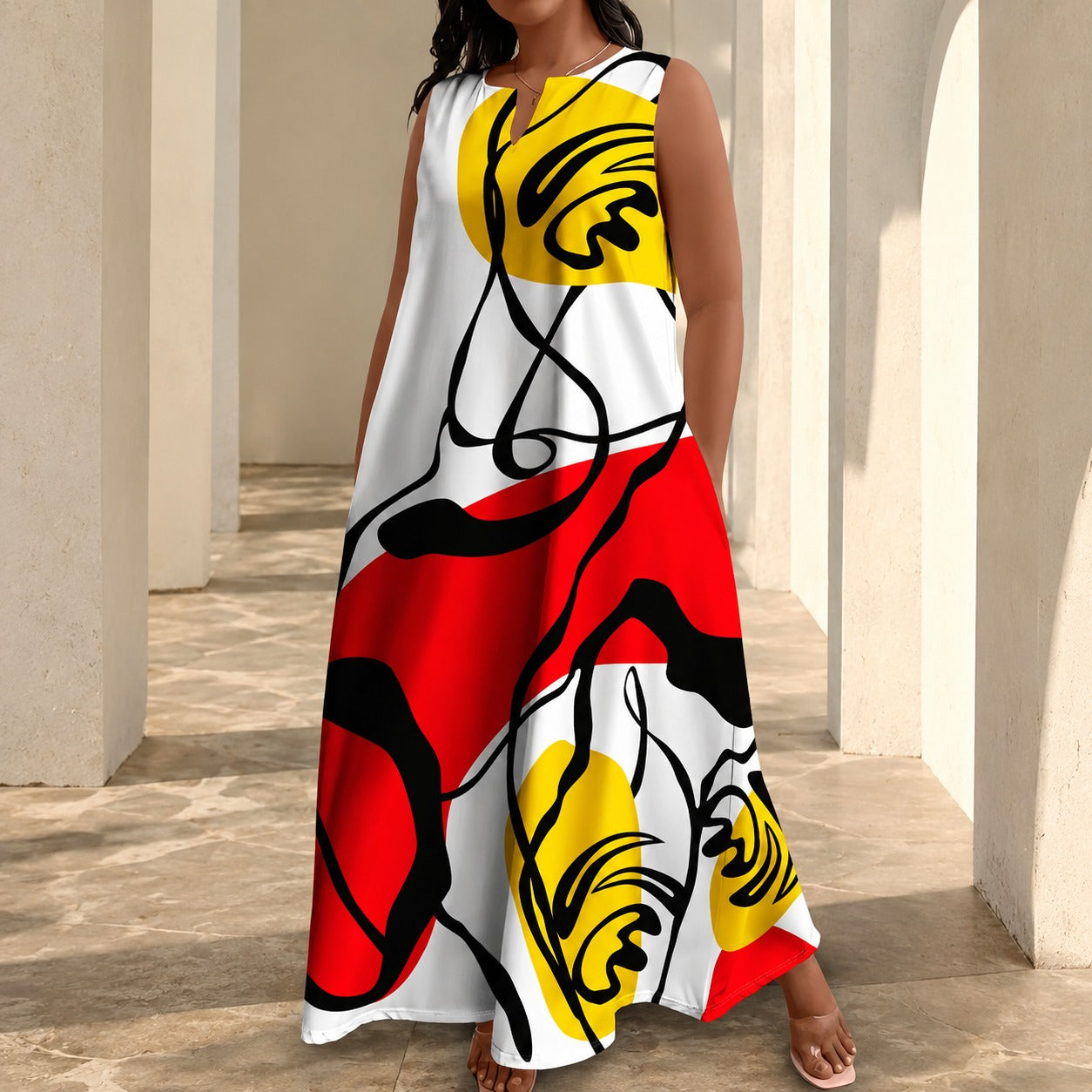 Dress Solenne™ with Abstract Print, Sleeveless Cut and Flowy Drape