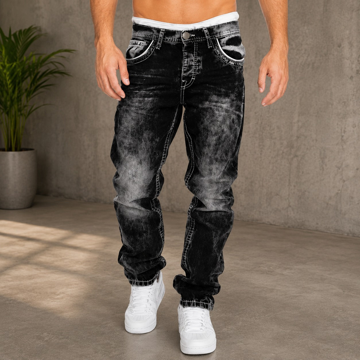 Jeans Varen™ with Faded Wash, Contrast Stitching and Relaxed Fit