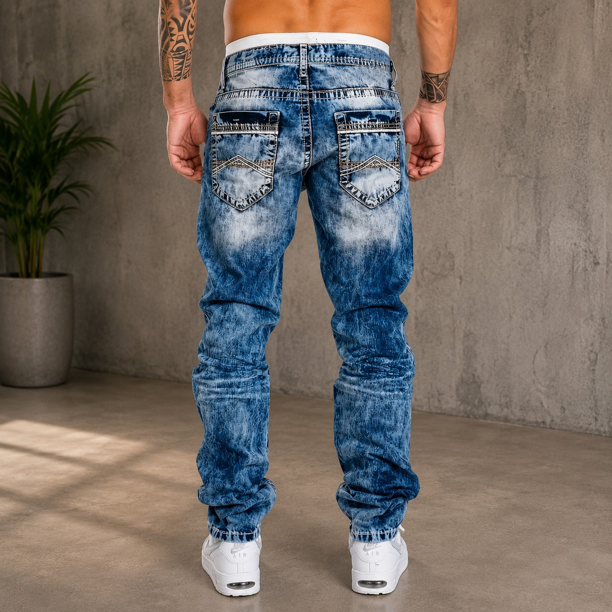 Jeans Varen™ with Faded Wash, Contrast Stitching and Relaxed Fit