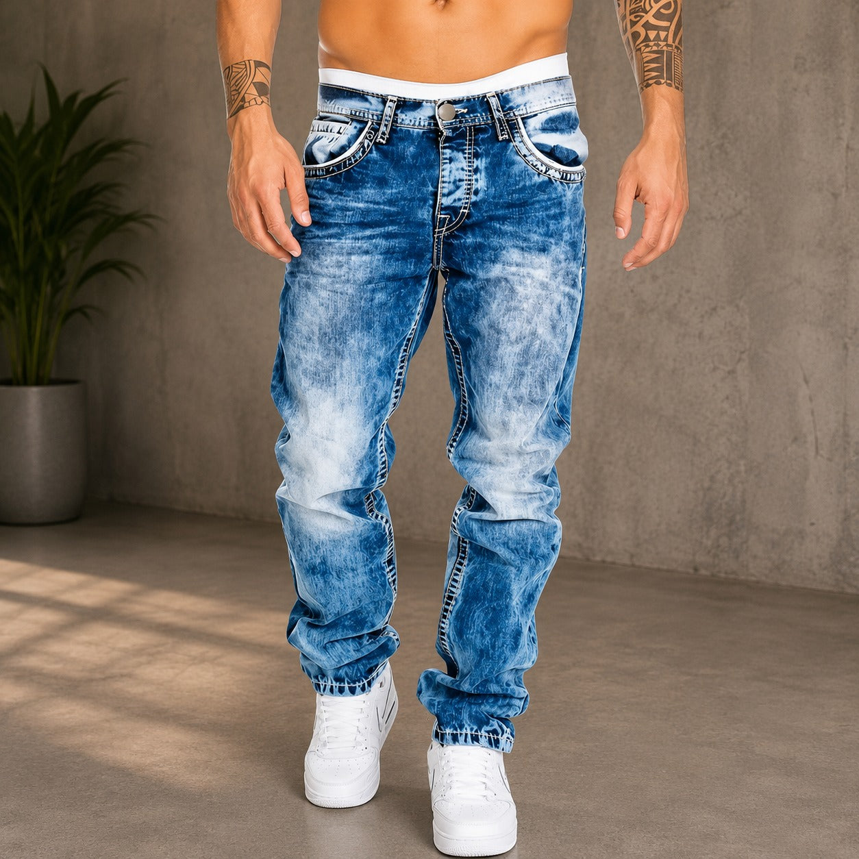 Jeans Varen™ with Faded Wash, Contrast Stitching and Relaxed Fit