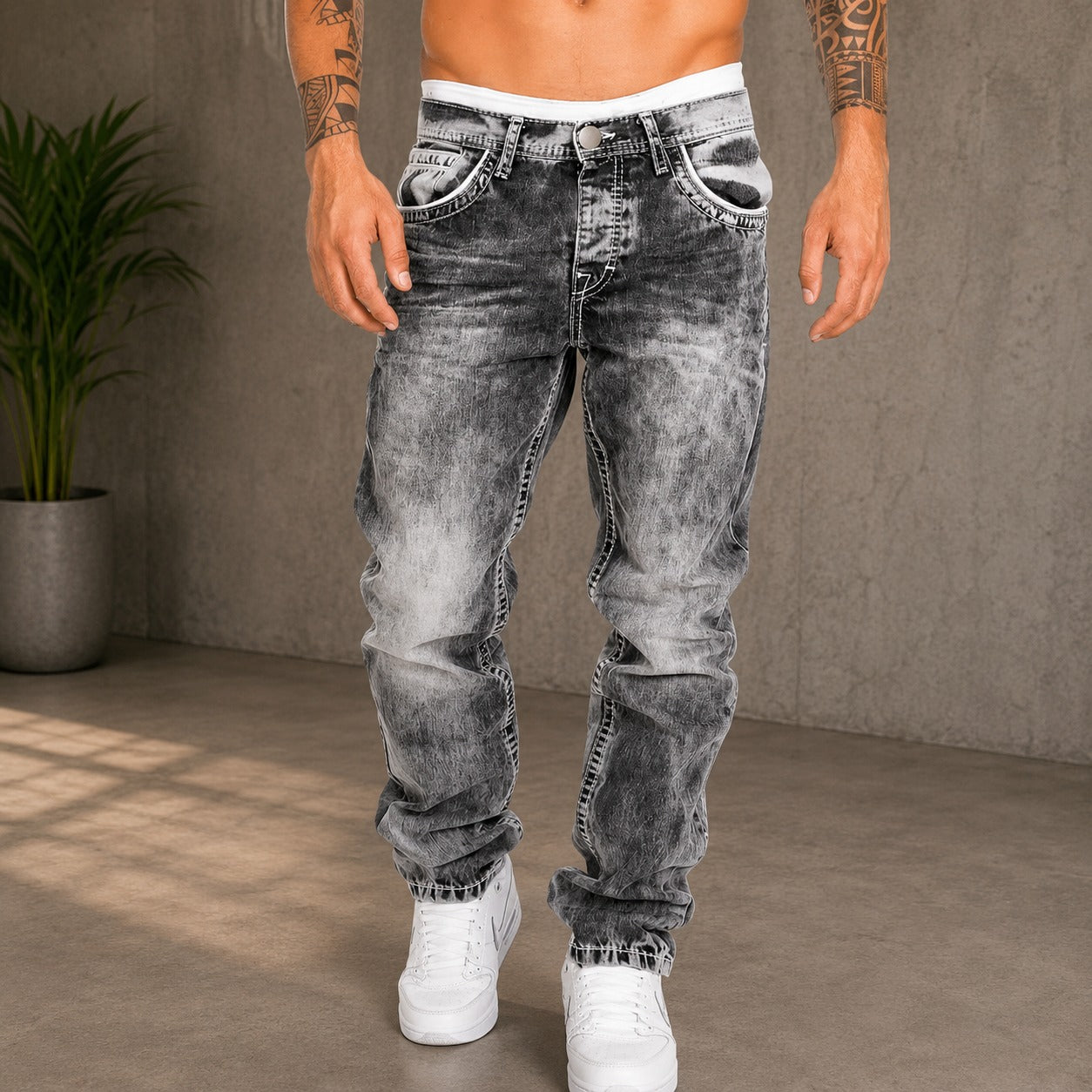 Jeans Varen™ with Faded Wash, Contrast Stitching and Relaxed Fit