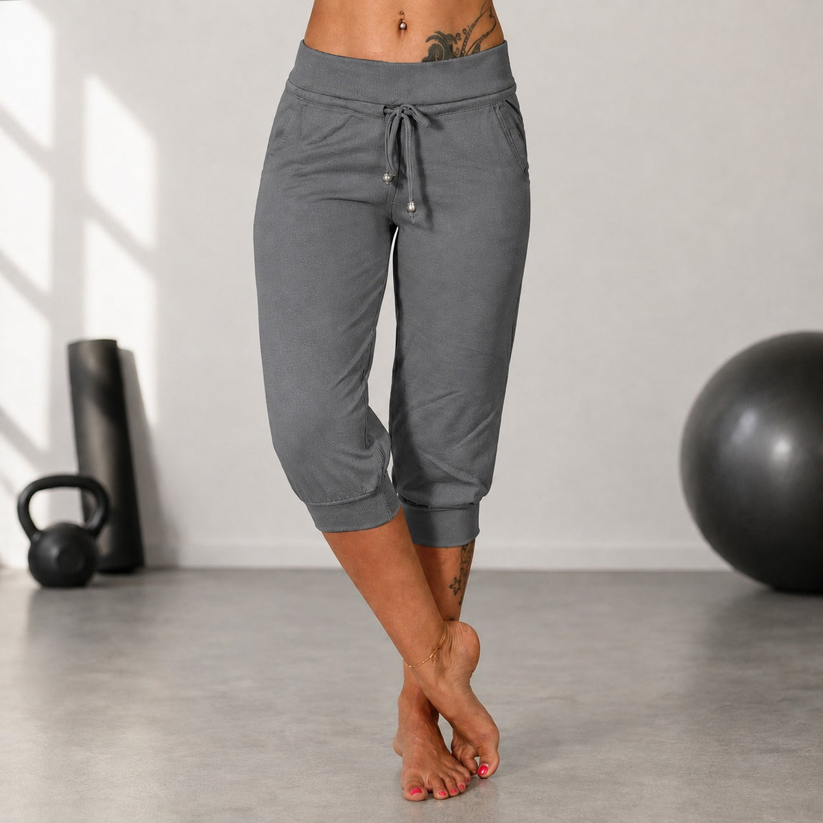 Neraya™ Casual Sport Capri Pants with a Structured Hem and Adjustable Waist