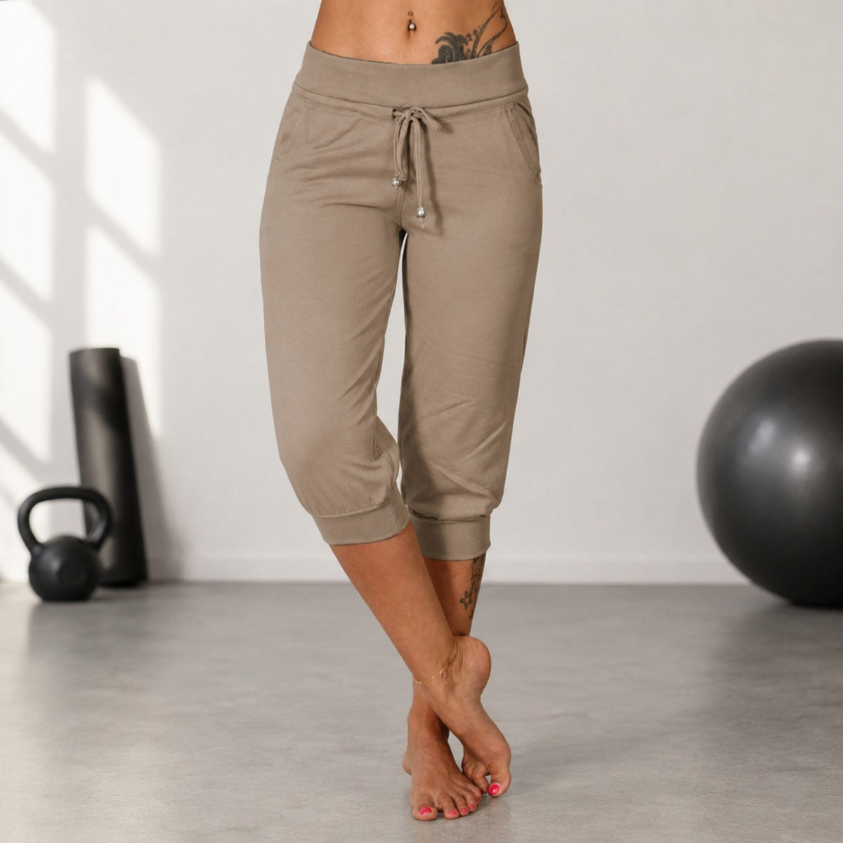 Neraya™ Casual Sport Capri Pants with a Structured Hem and Adjustable Waist