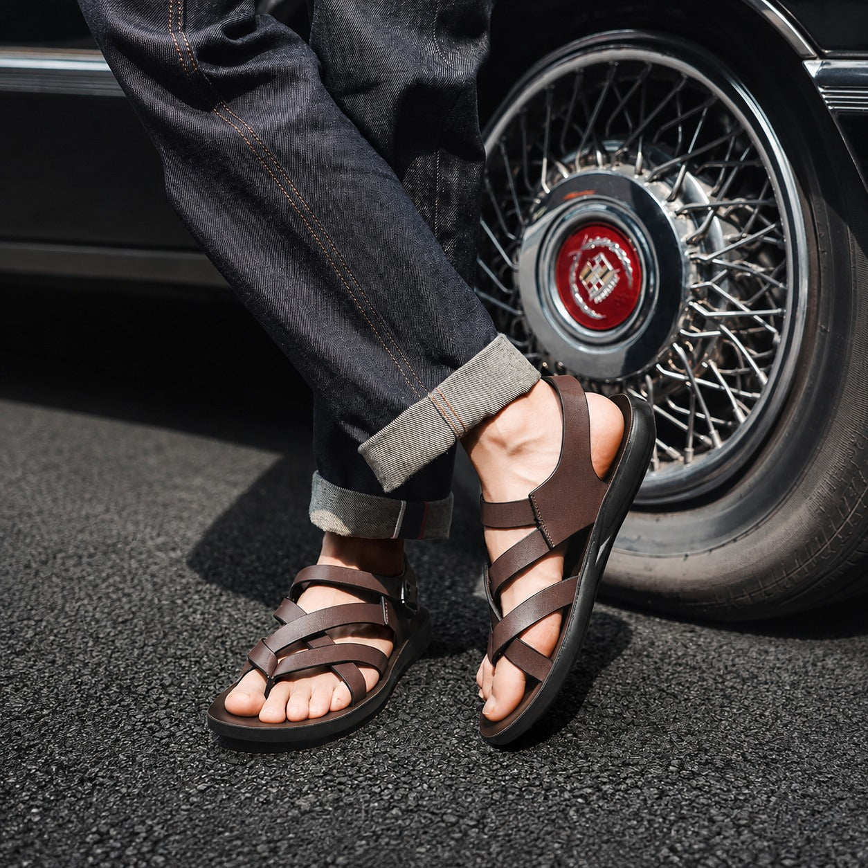 Men’s Sandal Brenner™ with Crisscross Straps, Buckle and Flat Sole