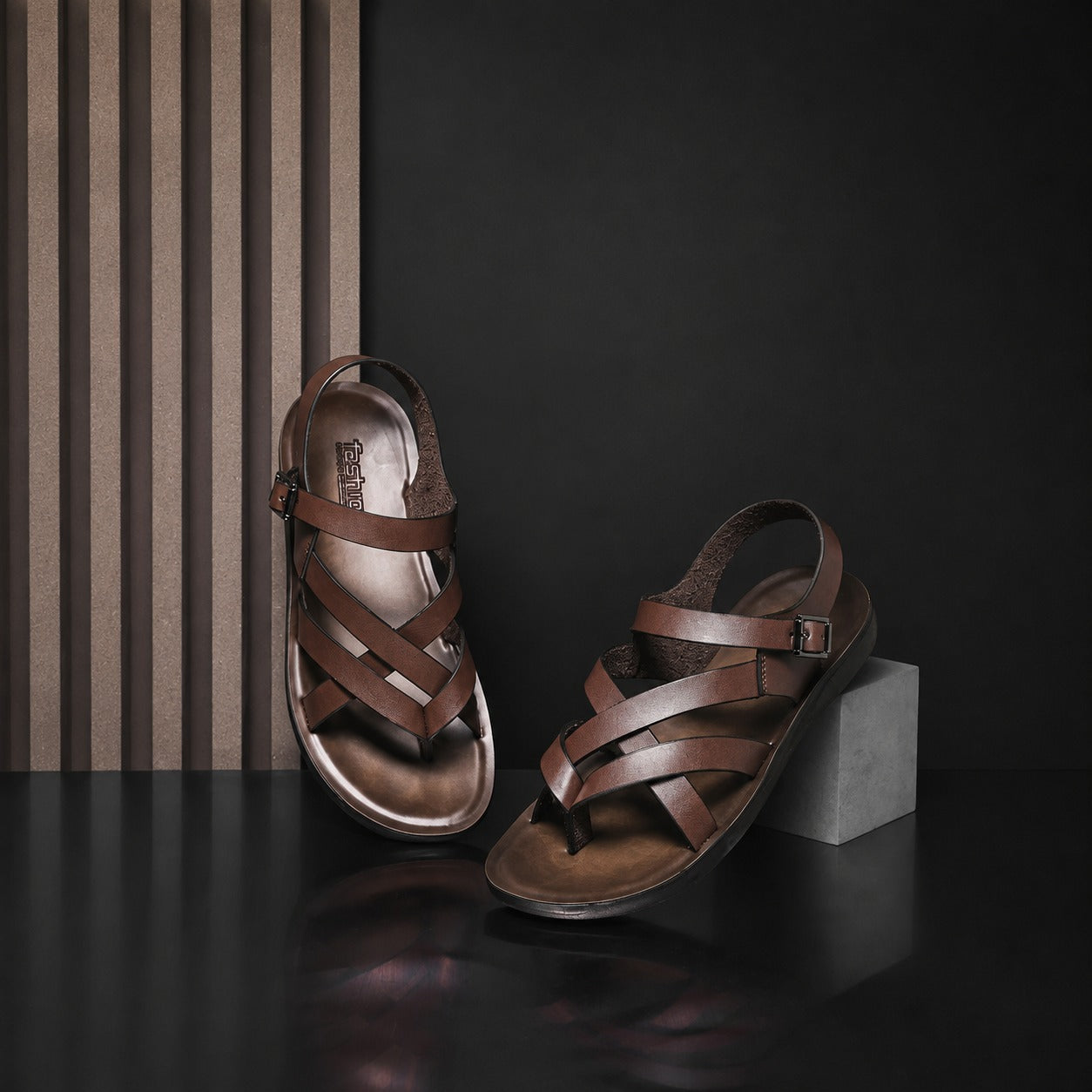 Men’s Sandal Brenner™ with Crisscross Straps, Buckle and Flat Sole